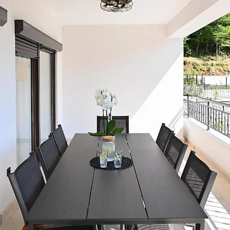 Blu - Private Heated Pool And Billiard