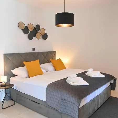 Blu - Private Heated Pool And Billiard וילה