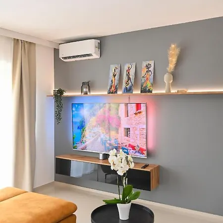 Blu - Private Heated Pool And Billiard *