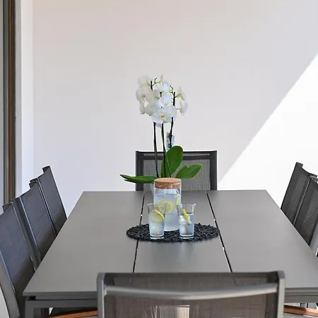 Blu - Private Heated Pool And Billiard