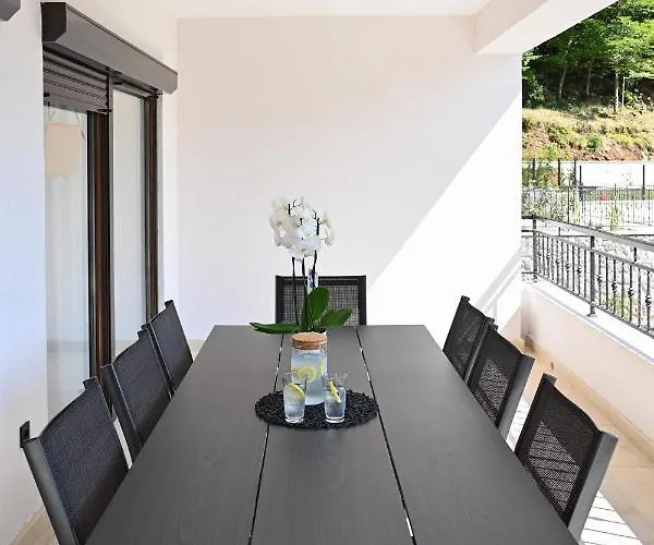 Blu - Private Heated Pool And Billiard